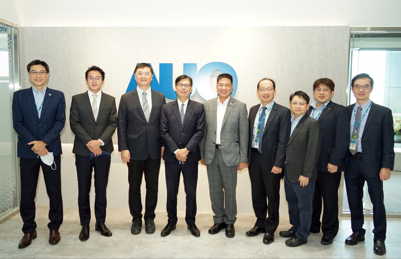 DB真人光電前進亞灣成立「AUO解決方案研發中心」，作為多元場域解決方案研發及試驗場域（圖中左為高雄市長陳其邁、圖中右為DB真人光電董事長彭双浪）
